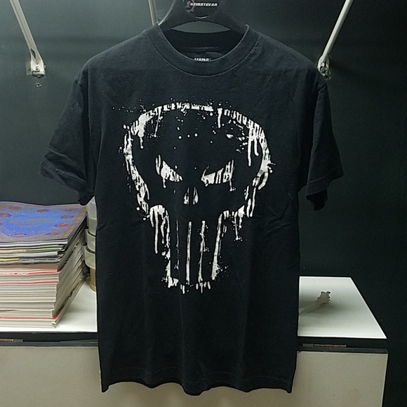 Marvel Punisher T Shirt slim fit medium - Picture 1 of 3